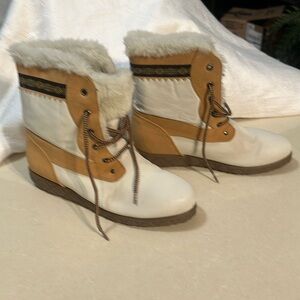 Khombu Women’s Boots